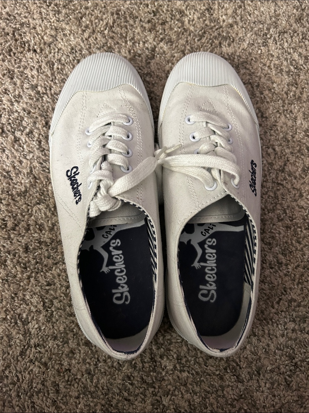 Skechers White Low-Top Canvas Lace-Up Sneakers with Navy Accents. Size 7.5